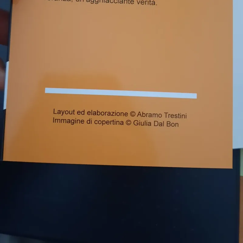 On the back of the book, the credit “Immagine di copertina © Giulia Dal Bon” names the artist of the hand-painted cover.