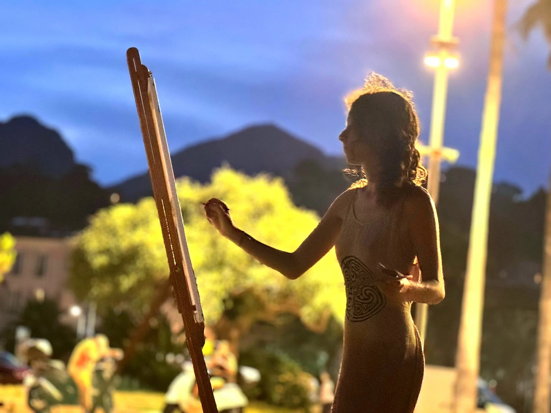 Giulia Dal Bon painting on stage during an open-air concert